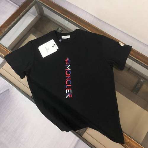 moncler 蒙口 新款男士圆领短袖 情侣T恤 春夏新品 高品质 时尚百搭潮款 定制进口面料 立体字母Logo印花设计 穿着舒适 透气 时尚不失个性 上身休闲