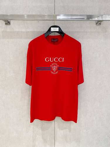 gucci 古奇 大爆款 2025春夏新款首发专柜最新款短袖圆领T恤 高端订制 设计前卫时尚！品牌Logo重工艺设计 高端定制面料.手感柔软.穿着舒适.专柜级别