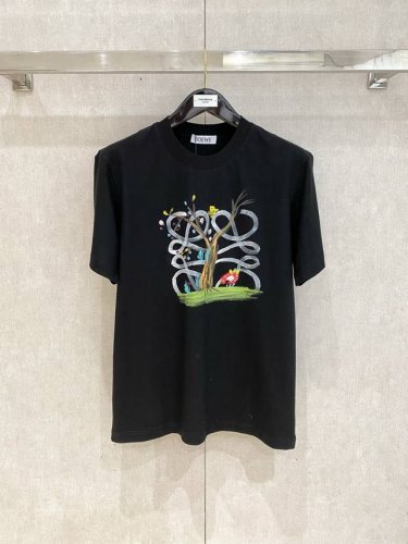 罗意威*25Ss春夏新款首发专柜最新款短袖圆领T恤 高端订制 设计前卫时尚！品牌Logo重工艺设计 高端定制230克面料.手感柔软.穿着舒适.专柜级别精致车线.