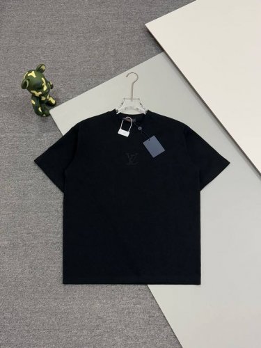 高品质 Louis Vuitton 路易威登前后凌波刺绣新款T桖， 25Ss春夏新品，胸前后幅Loog凌波刺绣，高工艺刺绣，采用德国百灵达万针刺绣，质感饱满凹凸