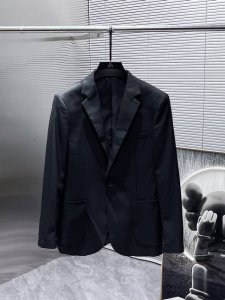 迪奥 Dior 2025Ss春秋新款 西装 西服 ，高端版本！专柜定制面料 透气舒适度高，细节无可挑剔，品牌元素设计理念，体现高品质。手感细腻柔软！呈现休闲裁剪