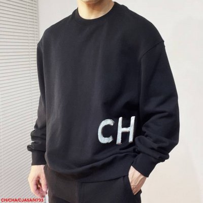 P270 H733 Ch香奈儿 高端定制 25Fw新款圆领卫衣 精心设计、兼具舒适性和精致感的专属和系列，提升您这个秋季的着装格调。该系列包含舒适保暖、经典时尚