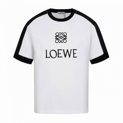 loewe 罗意威 拼接织带刺绣短袖 春天和*的约会 这件真的迷死我了 穿起来舒适时髦%百搭 织带设计简直就是宝藏了 很高級 提高审美 搭配胸前Logo刺绣 夏
