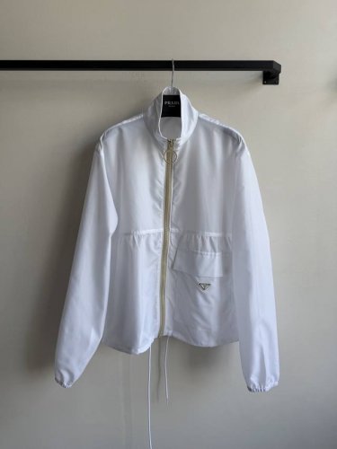 prad* 25Ss春夏新款胶囊系列再生尼龙拉链夹克防晒外套 原版开发经典短款宽松版型下摆抽绳可调节设计 可甜可盐减龄时髦又帅气白富美必备现货 Sml.