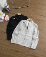 上新 品牌：迪桑特 Descente 尺码：M-L-Xl-Xxl-Xxxl 颜色：黑色-白色 面料科技: 轻量化 防水 透气 防晒 领型:立领 厚薄：薄 New Arrivals工
