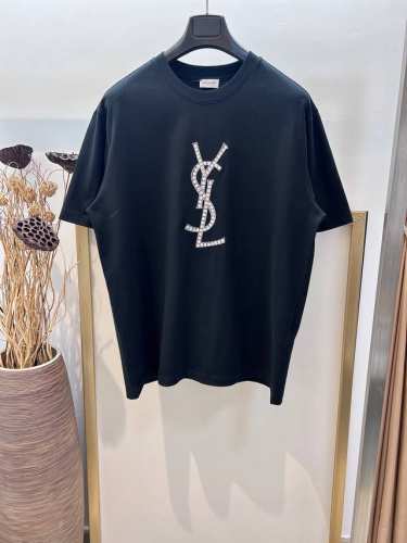 Size：S M L Xl 男女同款197712170081 圣罗兰家 Ysl钻饰字母棉质半袖T恤采用针织棉匠心打造，缀饰Ysl品牌仿钻刺绣，更显迷人巧致。 钻