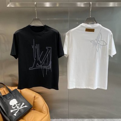 驴家 Lv T恤 经典又百搭，上面独特的白色线条勾勒出Lv刺绣标志，个性十足，打破常规设计，时尚感爆棚 面料亲肤柔软，M-3Xl 隔天