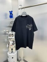 lv 路易 2025夏季新款大V字母印花Logo短袖Tee 专柜同步有售，原单狠货，时尚 进口原版科技面料，上身舒适透气，原版定制五金辅料，上身帅气有型，三标齐