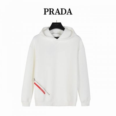 prada 普拉达 下摆红条拉链口袋连帽卫衣 官网同款，简约大气，采用高支高密双股空气层长绒棉面料，兼具保暖跟舒适，五金辅料跟原版，拉链口袋设计，更具特色。 S