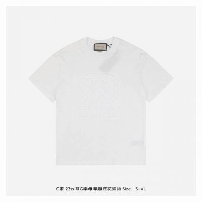 Gucci 古驰 23Ss 双G字母浮雕压花短袖 面料采用230克重精梳棉，定制32支1*1螺纹，成衣两遍水洗处理，灵感源自八十年代复古，定制面料，官方同款，