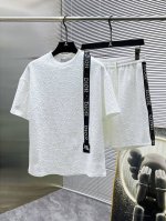 Lang ， 迪奥 Dior 2025Ss春夏新款 休闲 短袖 短裤裤 套装，高端版本！专柜定制面料 透气舒适度高，细节无可挑剔，品牌元素设计理念，体现高品质。