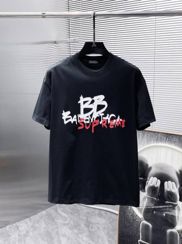 巴黎世家 2025Ss新款 半袖 体恤 短袖 圆领T恤，高端版本！专柜定制面料 透气舒适度高，细节无可挑剔，品牌元素设计理念，体现高品质。手感细腻柔软！呈现休闲