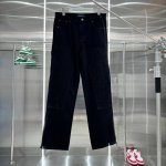 lv路易威登白色压花牛仔裤 工装裤 面料纱定加密粗左斜纹牛仔布 压花部位独立开模4个摸具，一比一进行压花工艺后在里面注入进口胶水 来保证花型硬挺立体怎么水洗都不