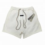 上新 乳白色 顶级版本新款 Fog Essentials 云系列 高品质短裤 作为当下超火的美国高街潮牌，Fog独特的街头哥德风格、没有夸张的设计图案、采用独特