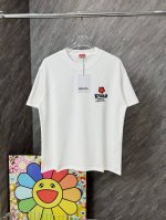 款号 G105 kenzo小花字母印花圆领短袖 kenzo高田贤三官网Zp同步新款T恤 面料采用32支双纱280克高克重纯棉面料 同缸定织定染原版同色螺纹 进口