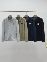 Fila斐乐户外立领休闲通勤冲锋衣 白灰 秋麦 墨蓝 黑色 L-5Xl 在探索户外的征程中，一件兼具功能性与舒适性的冲锋衣，无疑是每位户外爱好者不可或缺的伙伴。