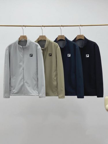 Fila斐乐户外立领休闲通勤冲锋衣 白灰 秋麦 墨蓝 黑色 L-5Xl 在探索户外的征程中，一件兼具功能性与舒适性的冲锋衣，无疑是每位户外爱好者不可或缺的伙伴。