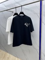 Louis Vuitton 路易威登 2025Fw春夏新品圆领打底外穿T恤，立体感Logo微廓形半袖，活性纯棉打底T恤，棉，手感面糯有骨感，柔而有韧性。工艺处理