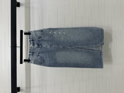 上新原单高端品质 Chane* 2025春夏最新系列 高腰水洗牛仔长半裙 高腰水洗牛仔短裤 定制斜纹棉牛仔材质 透气性佳 柔软亲肤 高腰系扣对称插兜版型设计 配