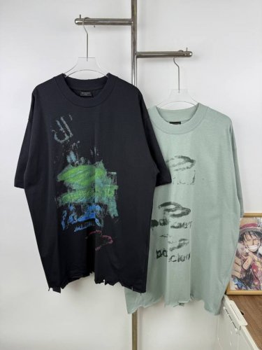 款号X29 Balenciaga巴黎世家磨破白墨涂鸦短袖 Yb定织定染面料、颜色印花、版型限量款 面料采用进口机器织造而成，布面纹路的独特性创造出完美的成衣效果