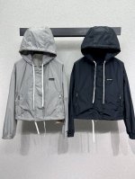 Miu家防晒尼龙外套+半裙 分开拿！上身帅气拉风 美式运动风减龄又百搭 原版定制版型百搭不挑人 进口面料质感舒适 做工品质看细节 高品质 两色 尺码Sml外套