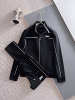 Nina 爆款套装来袭 专注官网原版 全新爆款卫衣套装 原单狠货倾注顶级设计师的精心之作 就为一个贴合、完美的上身效果 全天然优质罗马棉100%，贴身的舒适感