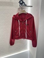 miumi*2025新品上架 连帽防晒外套短裤套装 定制Yb环保再生尼龙材质 舒适好穿 挺括有型 连帽防晒外套短裤套装 胸前采用字母方标 更显高级 配合下摆抽绳