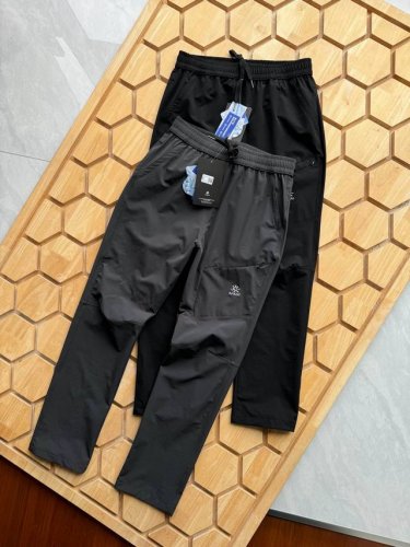 凯乐石刺绣款男裤来啦！男神们梦中情裤已到位！三标齐全！立体拼接速干梭织直筒户外长裤！3D立体裁剪，拼接！裤子的版型线条感，更加能修饰腿型，全身多处拼接！科技面料