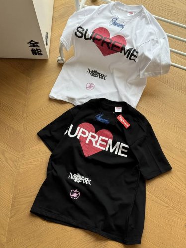 供 Supreme Ss25 Week1 Announcing Tee 心形Logo图案圆领短袖T恤 男女同款 黑色 白色 S~Xl 原版240G纯棉双纱面料，
