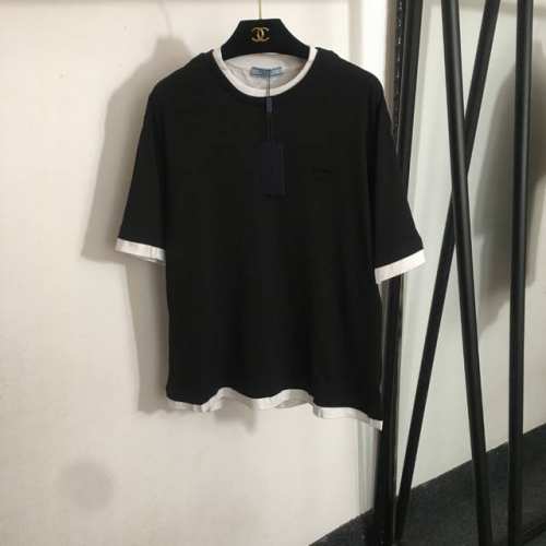 P140款号20250623 Prad*新款 三角形贴布拼色圆领短袖T恤，黑色，红色，绿色，S M L， M码：肩宽47，胸围104，袖长24，衣长66