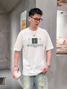 givenchy纪梵希 25Ss新款经典印花短袖，明星穿搭款，采用双纱纯棉280G，印花工艺，面料颜色定制定染，不缩水不退色。手感舒服，质感超强潮男潮女必备经典