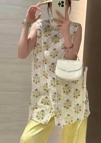 爆款来袭 高级刺绣中式长款马甲 裙 立领造型搭配中式盘扣 巧妙融合古典与时尚元素 尽显温婉雅致的东方风情 Smlxl