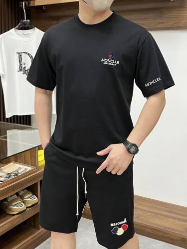 Moncler 蒙口 2025Ss夏装新品休闲短袖套装 明星最爱时尚简约大方 干净利落剪裁 都市风十足 采用精品定制面料 手感软糯干爽 上身效果挺括有型 立体剪
