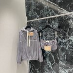 miu 25夏季新款 格纹连帽外套 文艺复古少女风气质单品 双口袋设计自带高级的格调 下半身搭配半身裙一秒超显大长腿 刺绣字母Logo点缀低调奢华 经典格纹风格