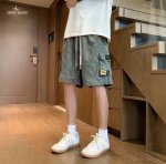 上新 Stone Island石头岛海外版25Ss新款两色高品质Ins大口袋户外工装短裤 裤子版型宽松 细节完美 水洗全棉工装面料耐磨耐脏 立体裁剪宽松版型 进