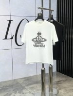 西太后 2025春夏新品时尚圆领短袖高级定制百搭款式 更有实用感 任何人都可以轻松驾驭 采用欧棉纯棉面料制作 奢华经典品牌Logo设计 W非常显档次懂货的必须入