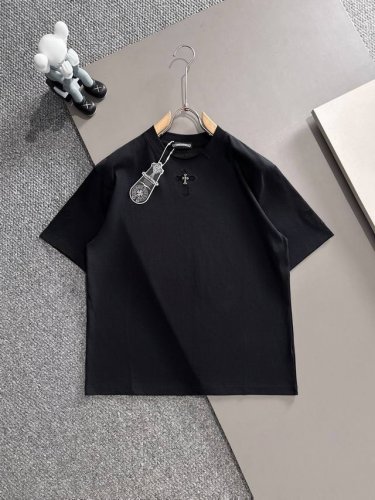 Chrome Hearts* 2025春夏款上新 原高版本 克罗心 面料采用270克高密度纯棉 不变形 不缩水 工艺介绍 双线走位 胸口 左右袖采用贴布刺绣工艺