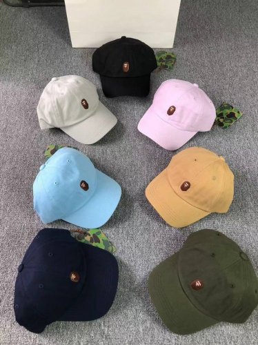 上新 Bape 猿人头刺绣小标棒球帽 材质：棉 工艺：刺绣 颜色 黑色、藏青色、卡其色、灰色、浅蓝色、浅紫色、绿色 7色P