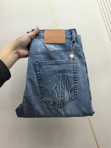 蒙口。阔腿裤 2530春夏最新推出男士宽腿牛仔裤新品！重工水洗牛仔面料，定制面料和一般牛仔布料比起来，更加柔软舒适！超重工洗水工艺 双工艺洗水 整条裤子，手感舒