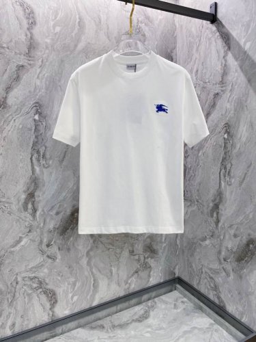 巴宝莉 2025夏装新款男女同款短袖T恤，！定制专属纯棉面料，定制原版工艺螺纹，胸前重工字母Logo工艺设计！简约大方，从容百搭，档次极高，完美融入时尚还有风情