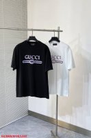 L219 Gugucci粉色字母T恤 纯净底色 配上彩色字母条纹 就像夏日里的马卡龙冰淇淋 甜酷满分 双层螺纹领口 肩部通肩压条 280G纯棉面料 黑白双色 男