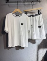 D&G 杜嘉班纳 高端定制套装 节约时间免去搭配烦恼2025春夏新款首发专柜最新款短袖短裤休闲套装 高端订制 设计前卫I5时尚 品牌Logo重工艺设计 高端定制