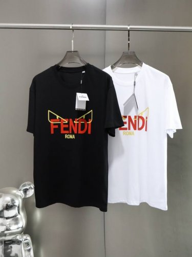 供 不控价 顶级高奢大牌外贸货重磅来袭 纯原臻品 品名 芬迪胸Fendi胸前小怪兽眼镜设计高端两色T恤 外贸服装工厂p大量现货库存积压 没办法只能把订单转内销低