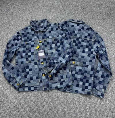 款号：H799 裤子款号：H798 Louis Vuitton & 路易威登 25Fw 时装周限定提花格子牛仔套装 提花格子纹路 珠光纽扣和口袋铆钉，廓形流露丹