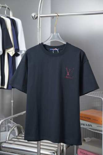 LV 25Ss早春新款 撞色贴布字母Logo短袖 轻奢主义 男女日常通勤穿搭必备单品 正确版本 欢迎对比 详细特征 320克 % 纯棉双纱汗布面料 同缸定染特种