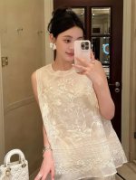 无敌爆款 独特高端感中式钉珠刺绣假两件马甲 精致花纹装饰 搭配黑白条纹 整体风格复古优雅又不失高级感 尽显名媛气质 Smlxl