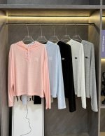 celne赛林连帽多色小标防晒衣 一键解锁多彩穿搭 瞧瞧这一排色彩 从温柔甜美的粉色 到清新淡雅的浅蓝色 经典酷帅的黑色 纯净简约的白色 还有低调高级的灰色 每