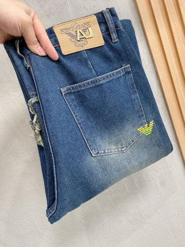 Armani 阿玛尼 男士时尚潮流大裤脚牛仔裤 官宣画册海报穿搭款 客供高级进口的丹宁原色面料 特选日本冈山纯正13Oz 盎司牛仔布料 重磅环保植物酵素水洗工艺