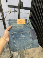 普拉达。高端定制、25Ss早春最新款原牛仔裤 柜台同步发售 原版定制复刻 客供五金辅料 原单品质 6进口牛仔面料重工洗水 做工走线精细 上身绝佳！优选单品Fsi