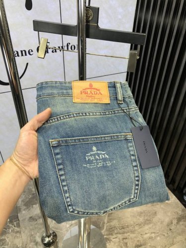 普拉达。高端定制、25Ss早春最新款原牛仔裤 柜台同步发售 原版定制复刻 客供五金辅料 原单品质 6进口牛仔面料重工洗水 做工走线精细 上身绝佳！优选单品Fsi